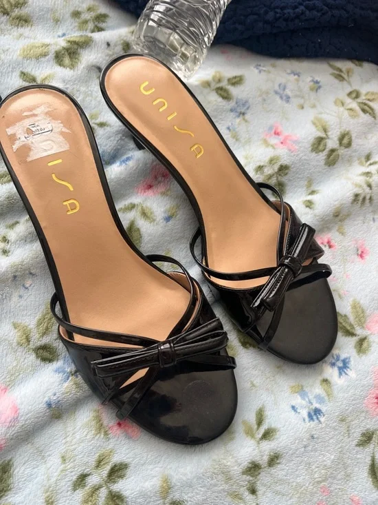 Unisa Black Patent Bow Low Heel Slide Mules - Picture 2 of 3